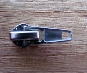 Ritsschuivers zwart of zilver geschikt voor ,rits 6 mm.