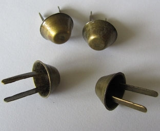 Bodemdoppen base studs 10 mm brons.