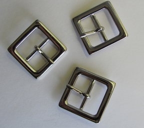 Kleine zilverkleurige gesp doorgang 2 cm.