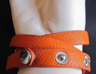 Leren armband oranje met strass slang