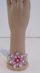 Armband met grote rolse bloem.