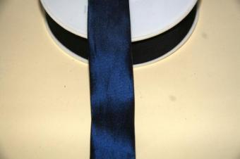 Frans satijnband 2,5 cm donkerblauw.