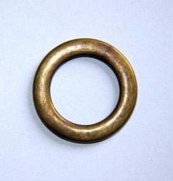 Ronde ring , bronskleurig 36 mm.